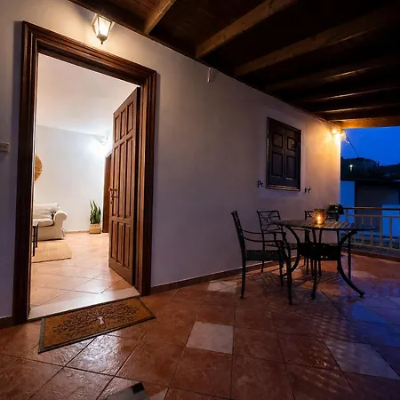 Madona Casas * Psila Alonia
